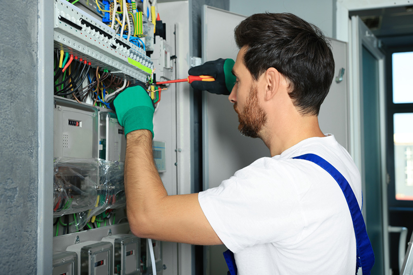 Nieder­spannungs­anlagen bei Schenker Elektrotechnik Inh. Mustafa Sen in Hanau